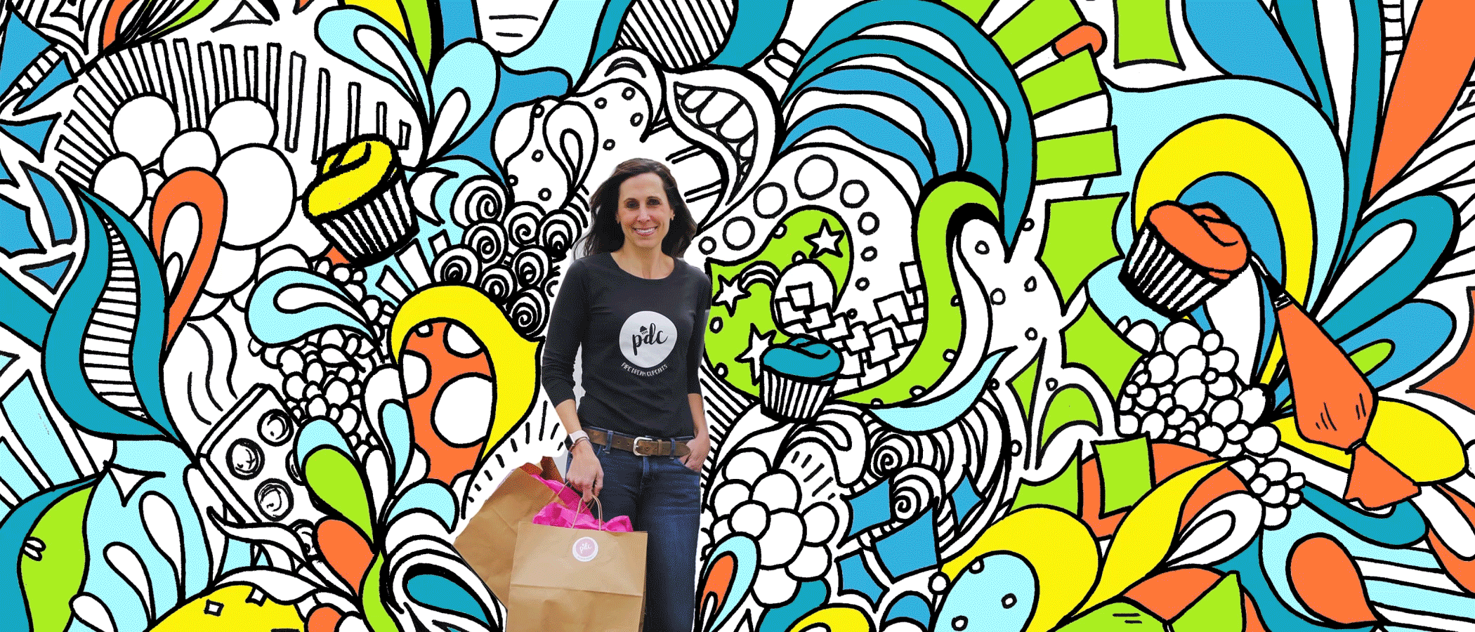 Una animación que empieza con una foto de Nadine Levin de pie frente un colorido mural de fondo, que desaparece pieza por pieza hasta que vemos a Nadine de pie con su van Chevy Express modificada y decorada con los gráficos de Pipe Dream Cupcakes.