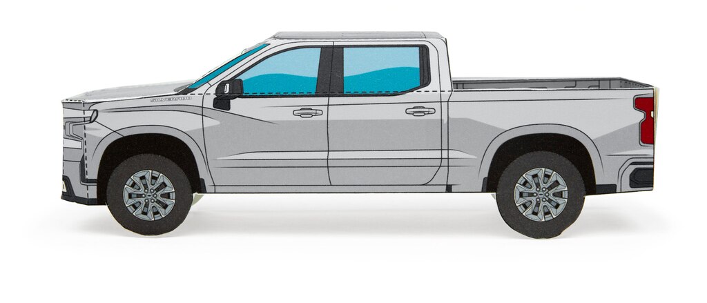 Un modelo en papel de una Silverado 2020 en Plata Hielo Metálico.