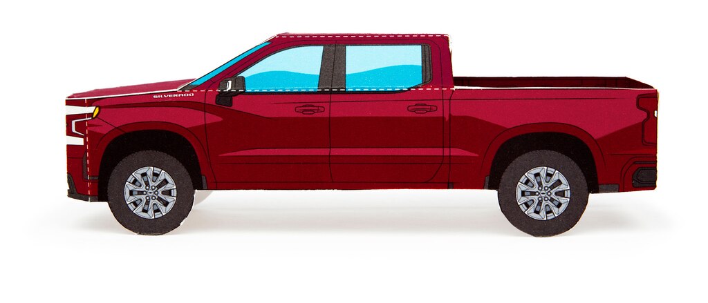 Un modelo en papel de una Silverado 2020 en Rojo Cajún.