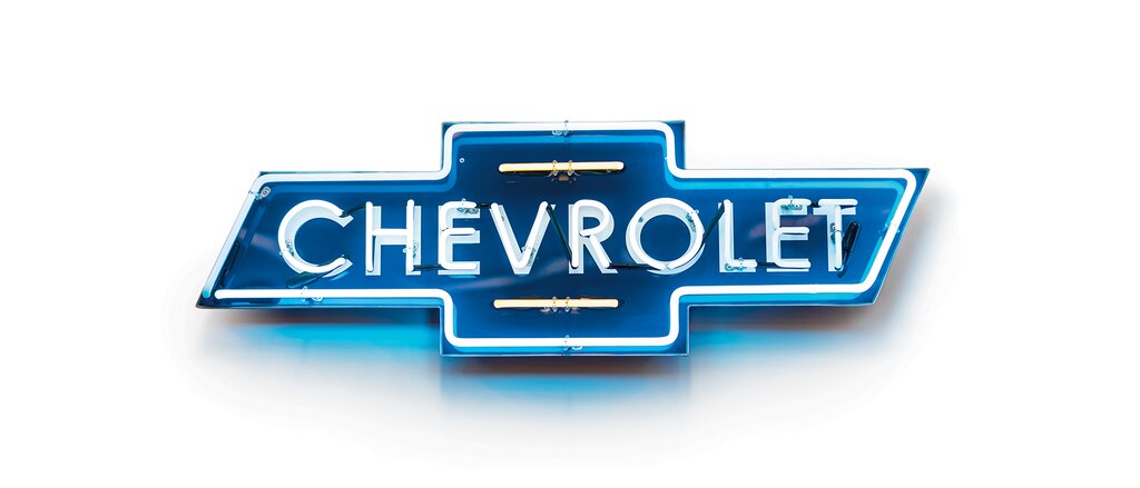 Un letrero de concesionario con el logotipo de corbatín de Chevrolet color azul neón estilo vintage.