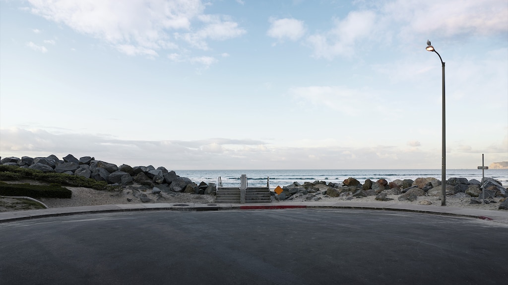Avenida Del Sol en Coronado, California, termina en el Océano Pacífico.