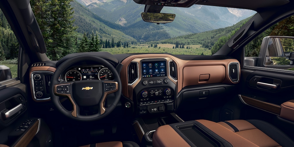 Camioneta Chevy Silverado HD 2021: tablero interior del conductor