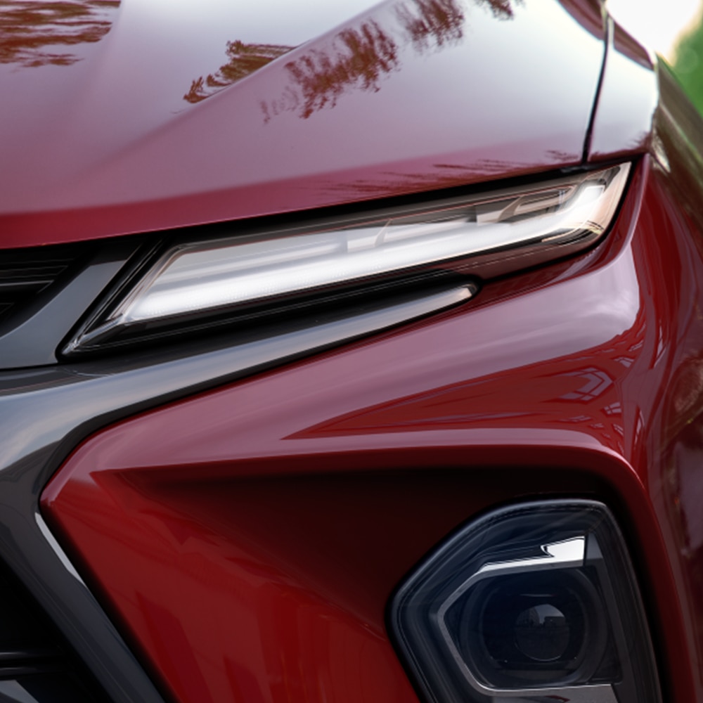 Faro delantero de la Chevy Blazer 2023 en Rojo Radiante Tintcoat