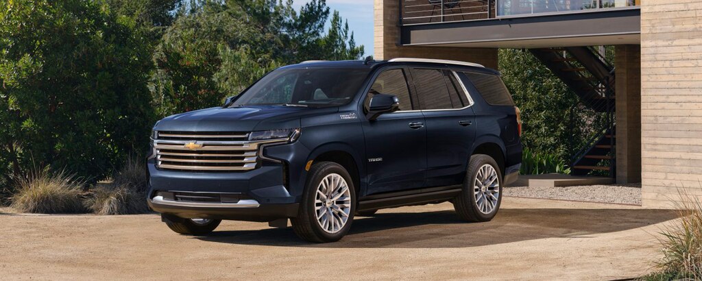 Vista de 3/4 delantera del exterior de la SUV Chevrolet Tahoe 2023 de tamaño completo