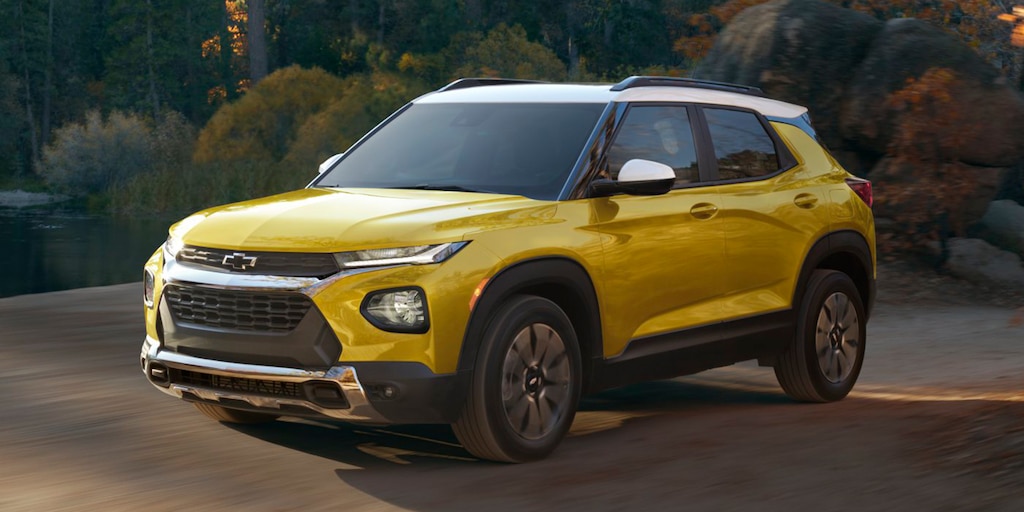 Vista lateral del lado del conductor de la SUV Crossover Chevrolet Trailblazer 2023