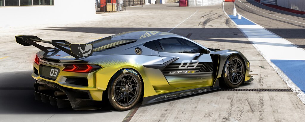 Toma 3/4 trasera del Corvette Z06 GT3.R 2024 en la pista