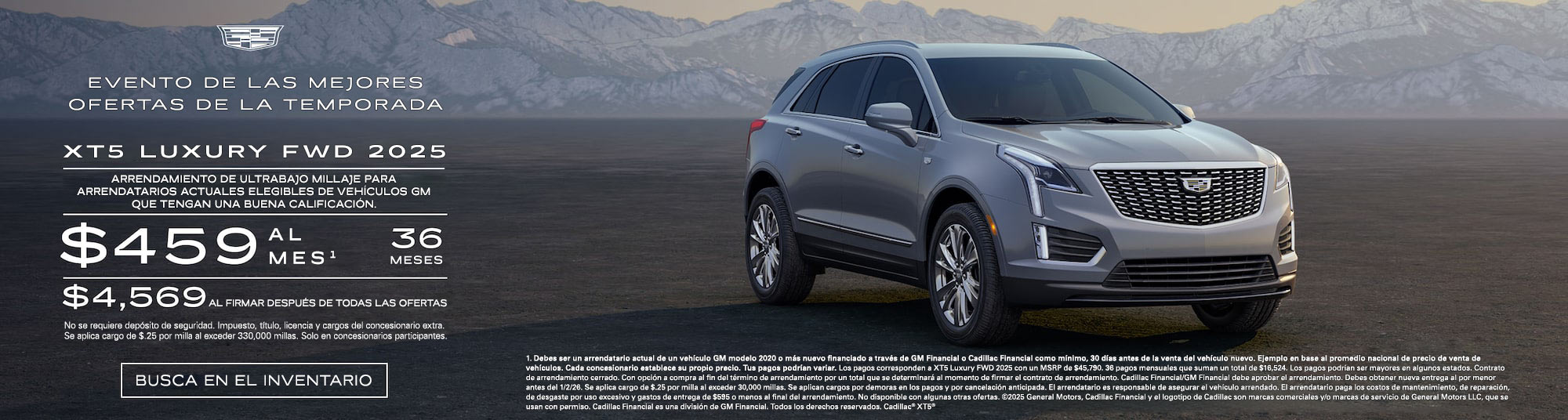 Vista de medio perfil de una Cadillac XT5 2025 estacionada bajo un hermoso cielo junto a un texto promocional de ofertas actuales