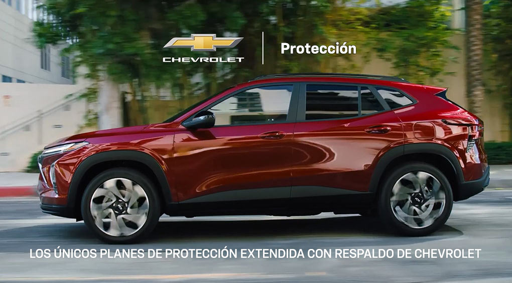 SUV Chevy andando por una carretera