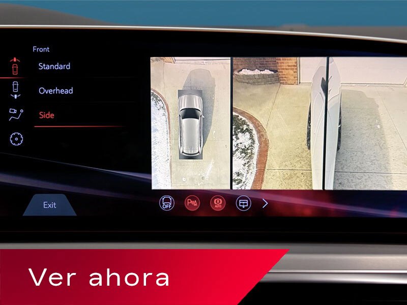 Primer plano de la función envolvente HD de la Cadillac LYRIQ en la pantalla del tablero del conductor