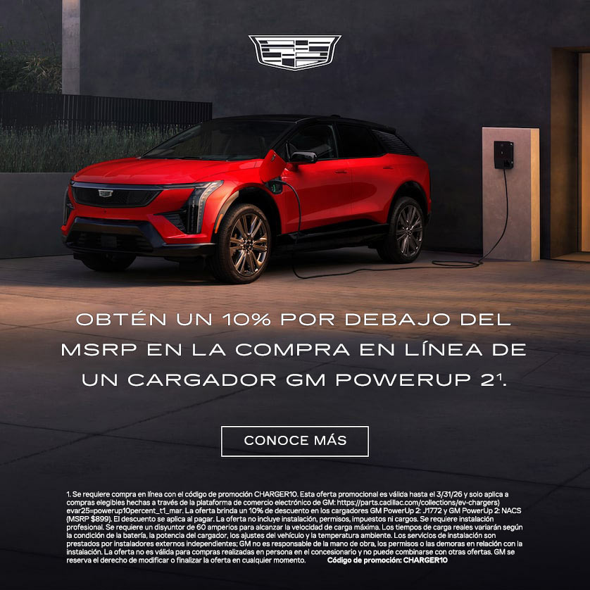 Vista de medio perfil de una Cadillac XT6 2025 estacionada bajo un hermoso cielo junto a un texto promocional de ofertas actuales