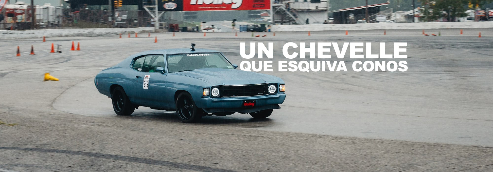 Un Chevelle que esquiva conos